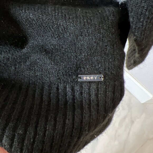 DKNY Womens XL Black & White Color Block Sweater NWT - Picture 3 of 7